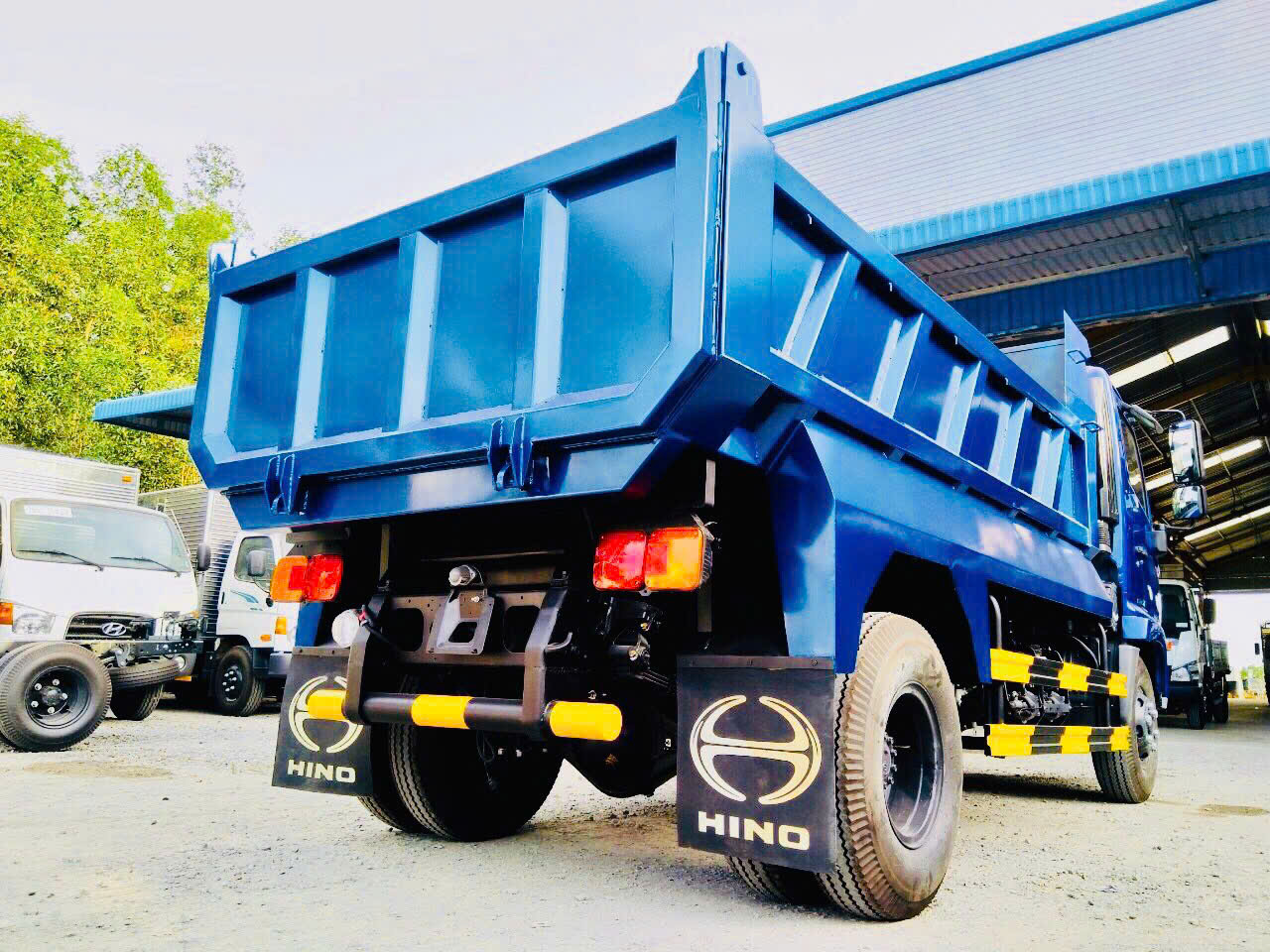 Tìm hiểu xe ben 6 bánh, 10 bánh, và 12 bánh: Sự khác biệt và ứng dụng thực tế